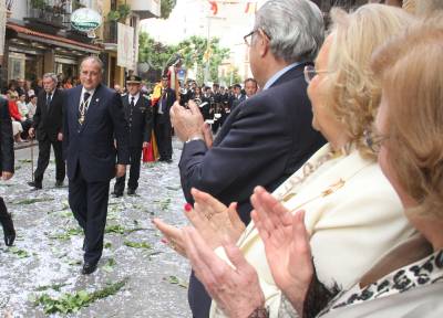 Fernando Roig recibe el cariño de los vila-realenses en la procesión de Sant Pasqual