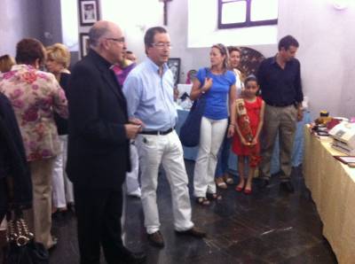 La reina infantil inaugura el Rastrillo Solidario de Segorbe
