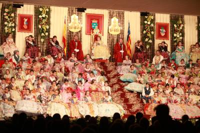 Cuatro jóvenes y cuatro niñas optan al cargo de reinas falleras de Burriana