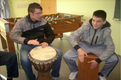 Un estudio concluye que la música reporta beneficios educativos, sociales para luchar contra el absentismo y el abandono escolar