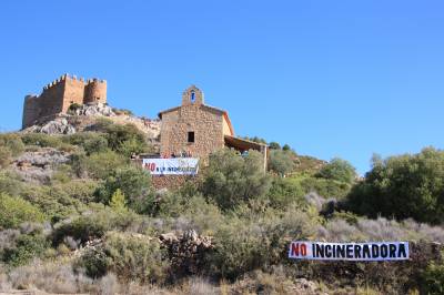 400 personas participan en el Dia de la Muntanya Neta de L'Alcora