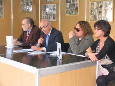 Castelló presenta el libro 'Matèria d'aigua', obra póstuma del poeta Campos i Cruañes