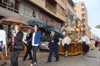 La lluvia también fastidió la procesión en honor a Sant Pasqual