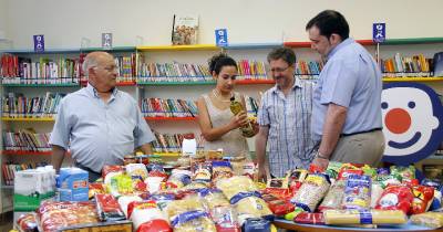 Onda consigue reunir 100 kilos de comida para Cáritas en una campaña de la biblioteca municipal