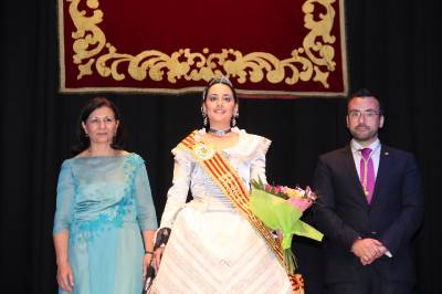 Paula Rico recibe la banda de Reina de las fiestas de Vila-real
