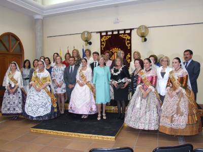 Vila-real rinde homenaje a las festeras de hace 50 y 25 años