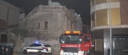 arden-dos-vehiculos-en-el-incendio-de-una-casa-garaje-en-nules