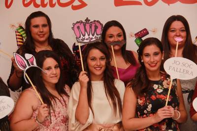 Las falleras realizan su propia despedida