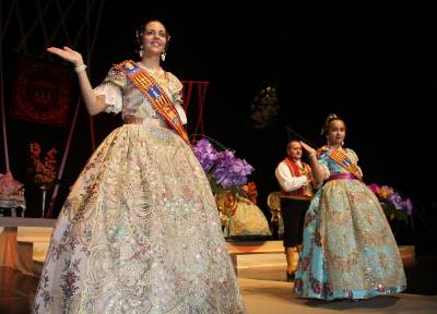 La Vall exalta a Minerva García y María Ambou como sus Falleras Mayores 2016