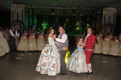 Burriana rinde homenaje a las Reinas Falleras