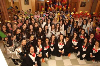 Las Falleras Mayores celebran su fiesta de disfraces pre-Cavalcada del Ninot