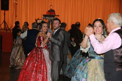 El baile de la Tercera Edad ameniza la tarde dominical