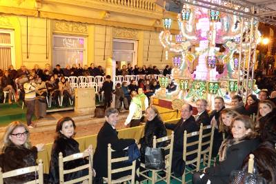 El desfile de gaiatas encandila a los castellonenses