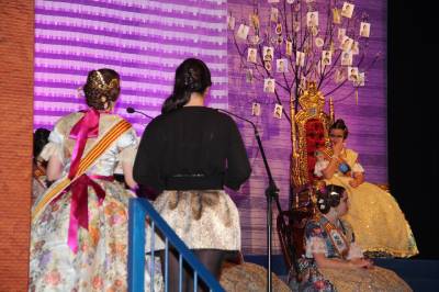 Elogiosos poemas para Alejandra Guardino en la Pleitesía a la Reina Fallera 2015