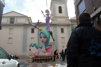 Las fallas ya llena las calles de Burriana