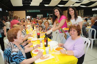 Més de 1.400 persones participen en la festa de la tercera edat