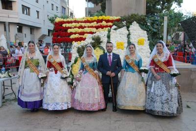 Flores y 'garbonets' para el patrón