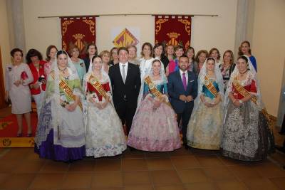 Vila-real rep homenatge a les reines i dames de les festes de 1965 i 1990