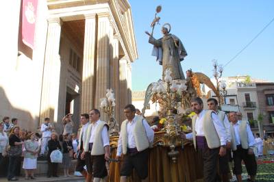 Vila-real despide las fiestas con correfoc y castillo tras la procesión en honor a Sant Pasqual
