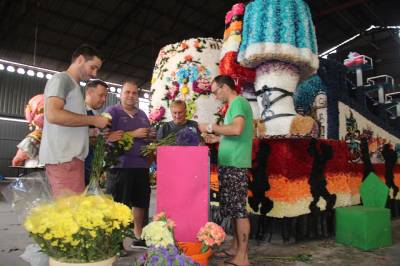 Las reinas de Burriana participan en la Batalla de flores de Valencia