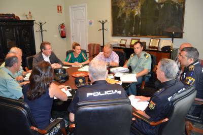 El Ayuntamiento coordina con las fuerzas de seguridad el dispositivo especial de Les Penyes en Festes