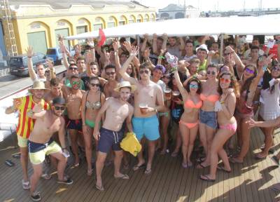 La fiesta sigue en el barco