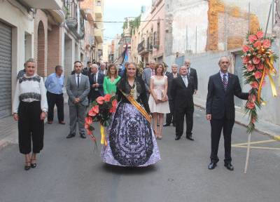 La ofrena floral per a la Sagrada Familia i processó del Santíssim marquen la jornada dominical a La Vall d'Uixó