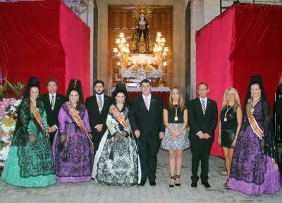 Nules ofereix flors per a la patrona, la Verge de la Soledad