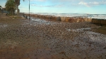 Un pequeño temporal inunda de nuevo el Paseo Marítimo de Almenara