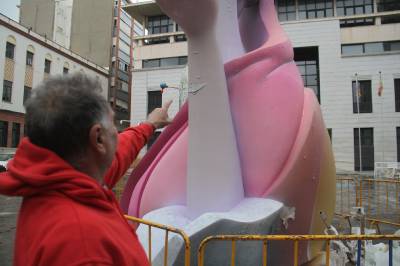 La lluvia causa problemas en las fallas de Burriana
