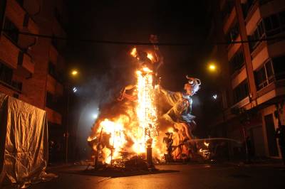 Burriana despide las Fallas 2016 en la Nit de la Cremà