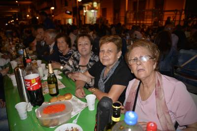 L'avinguda de la Murà va acollir la 8ª edició del Sopar de Germanor per a Veïns i Veïnes