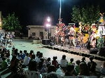Los indios toman la plaza de la Iglesia con un espectáculo dirigido al público familiar