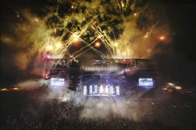 Two door Cinema Club cumplió los pronósticos como cabeza de cartel de la noche del sábado en el Arenal Sound 2016