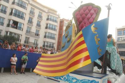 La Federació de Falles es posiciona a favor del paperet e insta a que les Reines Falleres també tinguen carrosses de paper de seda