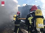 Arde un camión provoca un incendio en Torreblanca