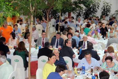 450 jubilados participan en la comida de hermandad de Betxí