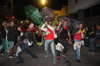 Xilxes tira de ingenio en su fiesta de disfraces