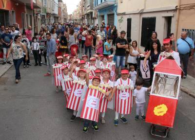 La III Cavalcada de disfresses infantils posa el colorit a l'últim dia de festes