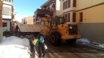 Vilafranca retira amb camions la neu de l'Avinguda Castelló