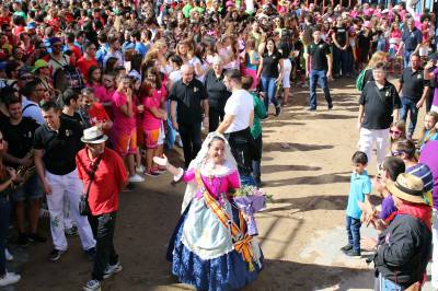 Onda celebra su primer sábado de Fira con el multitudinario pasacalle de peñas y la música como protagonistas