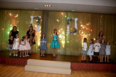 El Barri d'Onda despide a sus falleras 2017 y proclama a las de 2018
