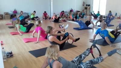 El Ayuntamiento de Vall d’Alba mejora el equipamiento del gimnasio y subvenciona tres clases de deporte activo orientadas a la gente mayor