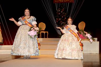 Genoveva y Ainhoa ya reinan en las Fallas de La Vall d'uixó