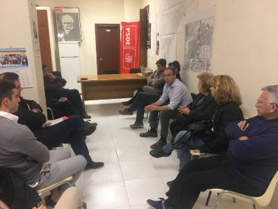 Ernest Blanch mantiene un encuentro con los militantes del PSPV-PSOE de Benicàssim