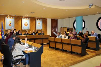El equipo de gobierno se retracta y reconoce que los terrenos subastados 'no eran municipales y el Ayuntamiento sí podía endeudarse'