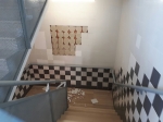 El PSPV-PSOE denuncia la caída en horario lectivo de una docena de azulejos de la pared de una escalera de paso de niños y niñas en el Colegio Santa Águeda de Benicàssim