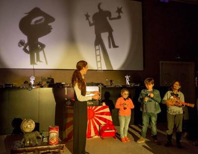 Teatro familiar gratuito este domingo en La Mercè con “La Cine-Maleta”