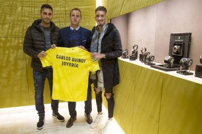 El Villarreal visita la joyería Carlos Guinot