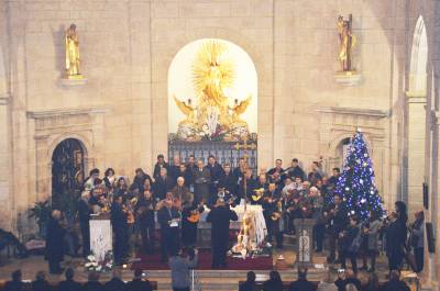L'ALCORA CUMPLE CON LA TRADICIÓN DE L'ALBÀ A LA VIRGEN Y A LA MÁXIMA AUTORIDAD.